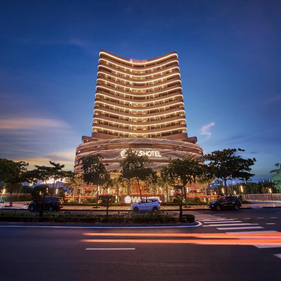 Vias Hotel Vung Tau - Transportation Included Kültér fotó The hotel at night