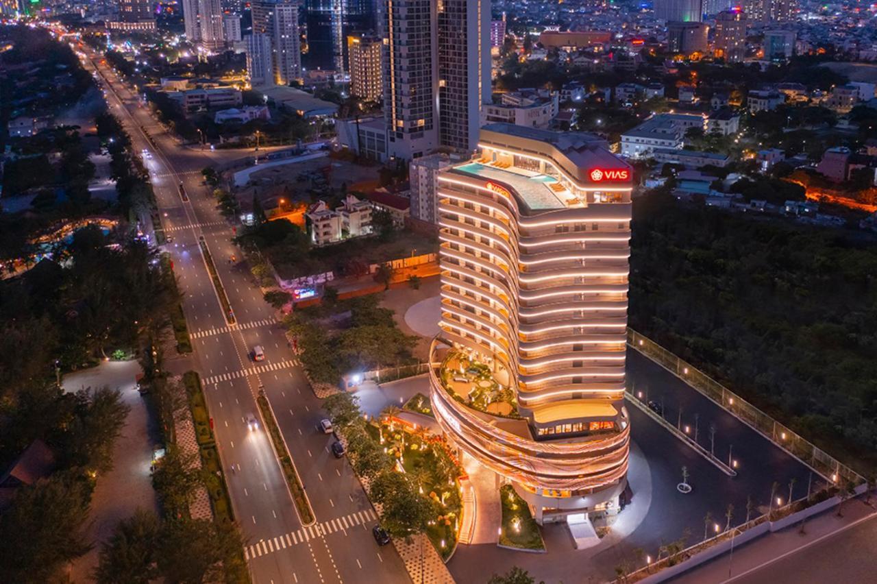 Vias Hotel Vung Tau - Transportation Included Kültér fotó The hotel at night