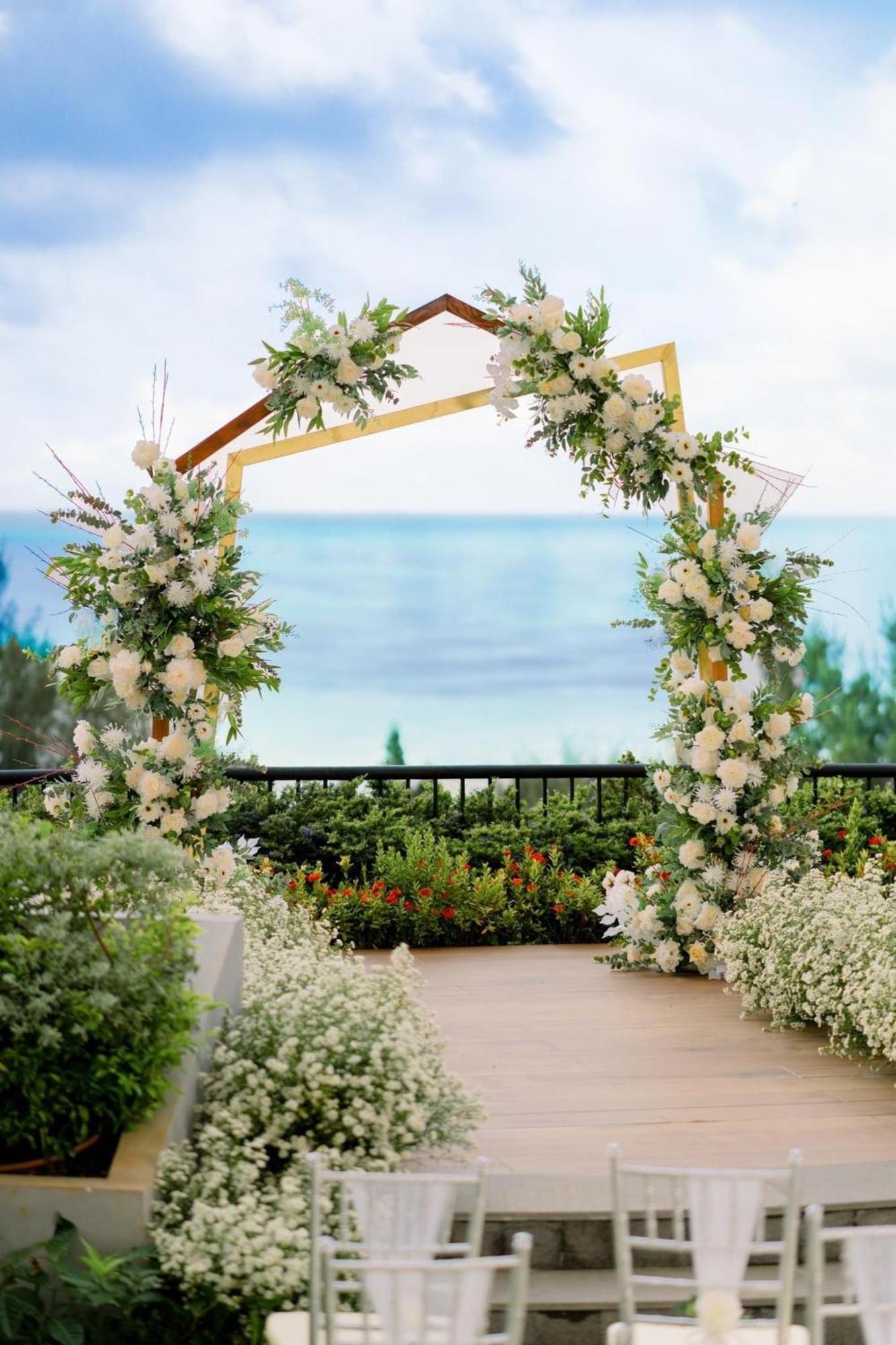 Vias Hotel Vung Tau - Transportation Included Kültér fotó A wedding arch