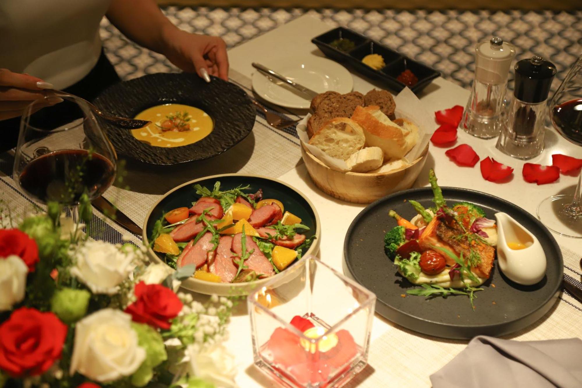 Vias Hotel Vung Tau - Transportation Included Kültér fotó A meal at the restaurant